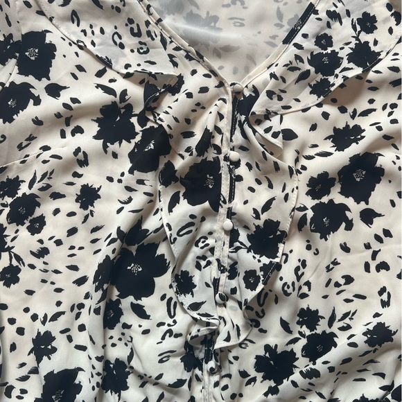ASTR The Label Black&White Floral Blouse - Picture 4 of 7